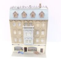 Pola  HO  Fertigmodell  Stadthaus mit Ladengeschäft „Spielzeugladen“
