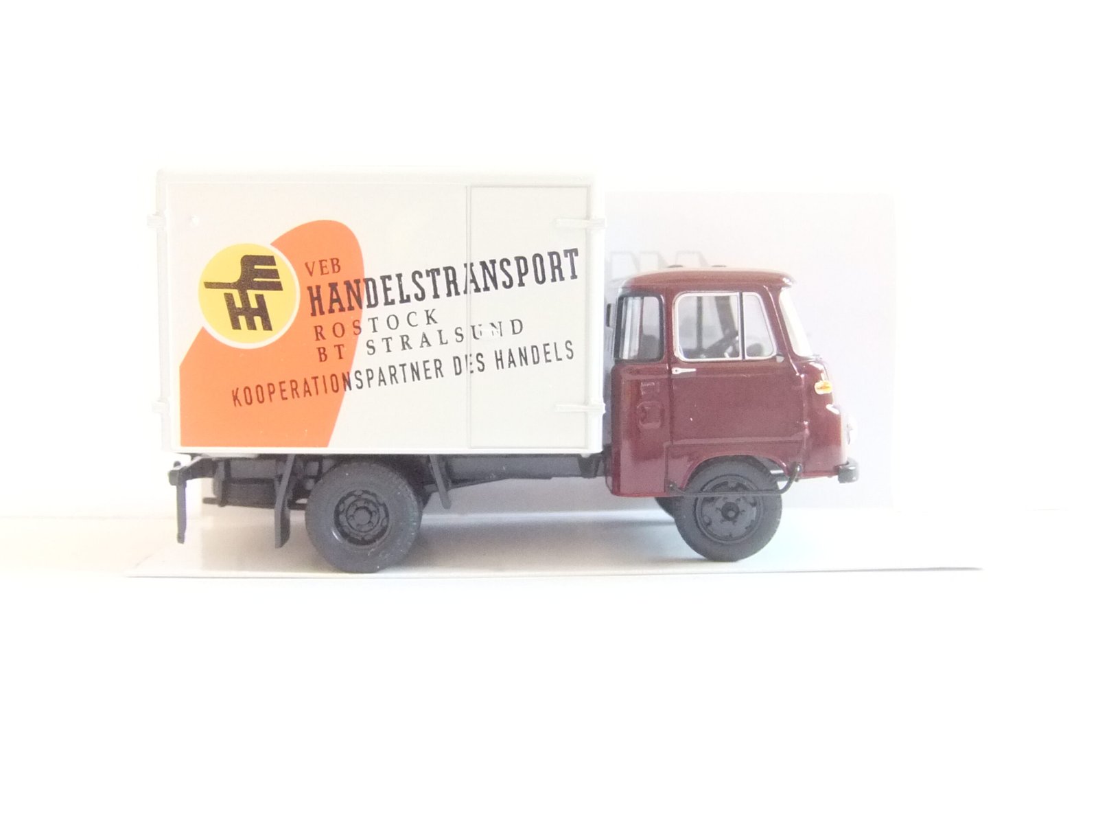 Brekina/SpieleMax HO IFA LKW Robur "Handelstransport Rostock" -Sonderserie-