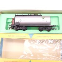 Piko 108/854  HO  4-achs.Kesselwagen mit Bremserhaus  „BP“ Ep.III