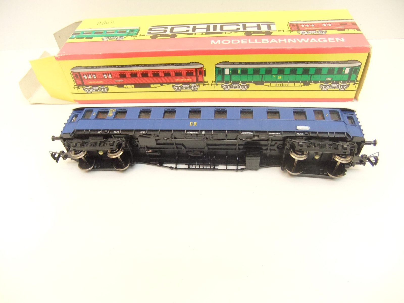 Piko/Schicht HO 4-achs.D-Zugwagen DR Ep.III (preuß.Bauart) blau – Bild 3