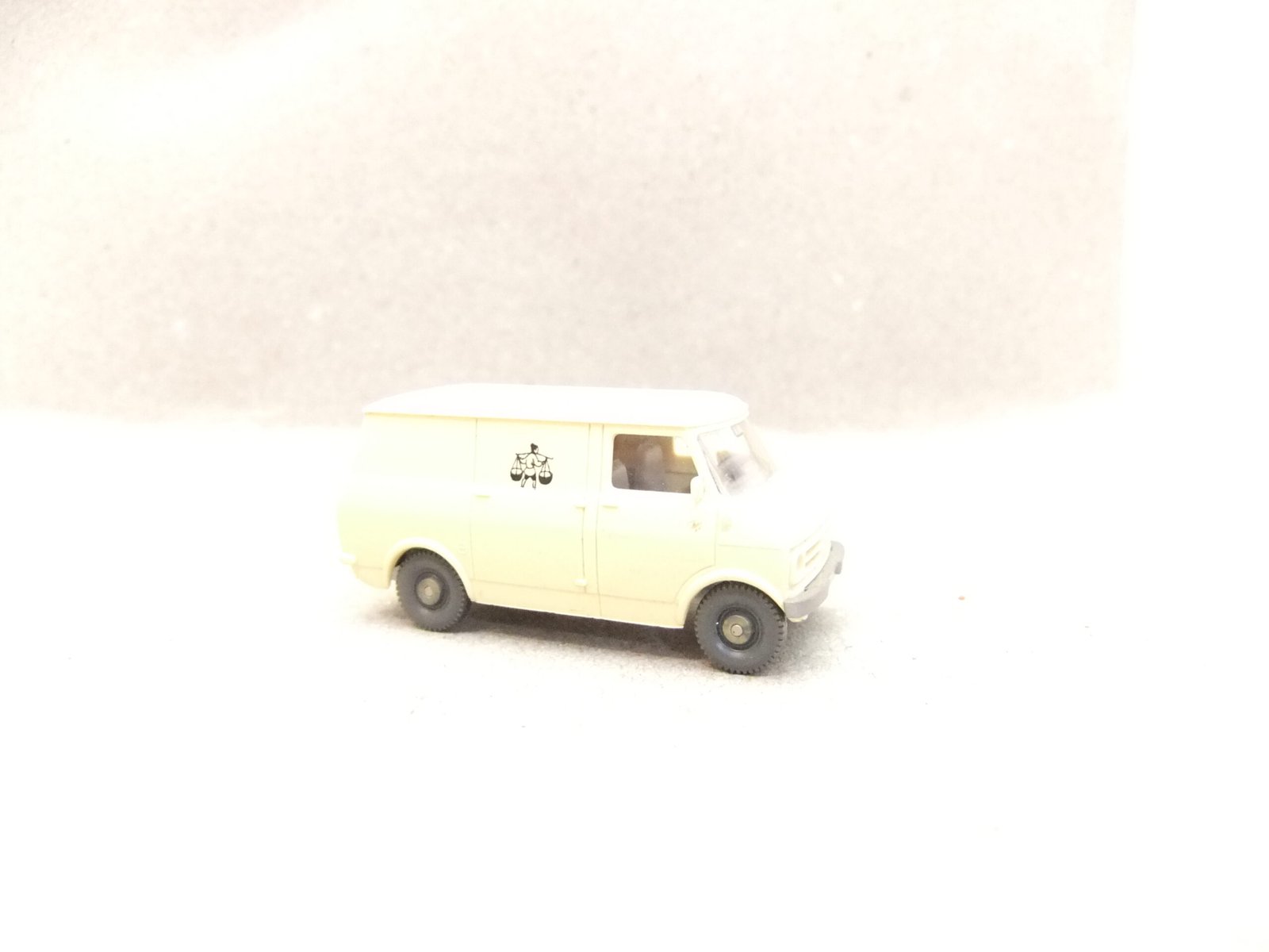 Wiking 356/3 HO Kasteenwagen Bedford Blitz hellbeige – Bild 2