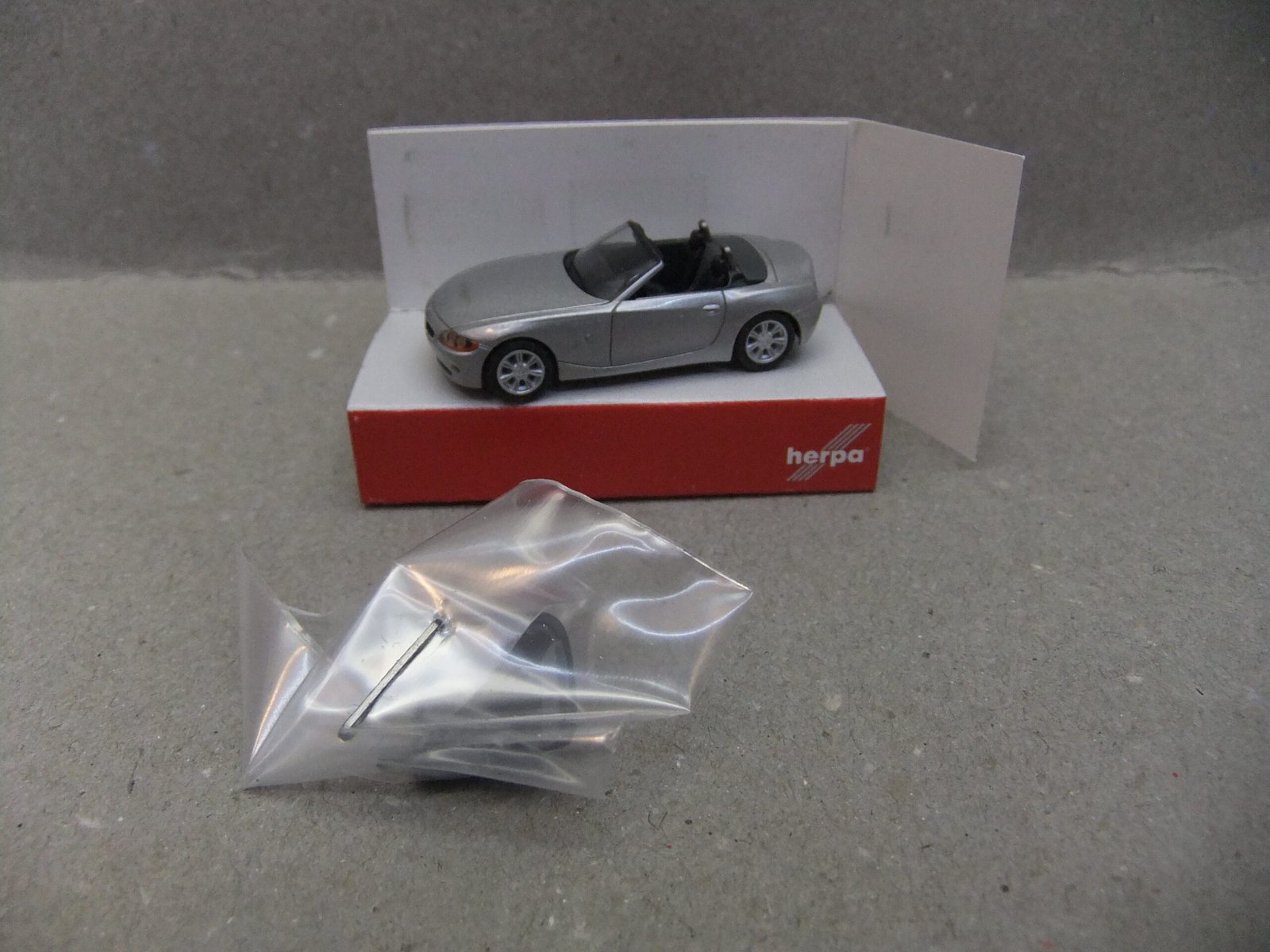 Herpa 033329 HO PKW BMW Z4 Softtop metallic – Bild 2