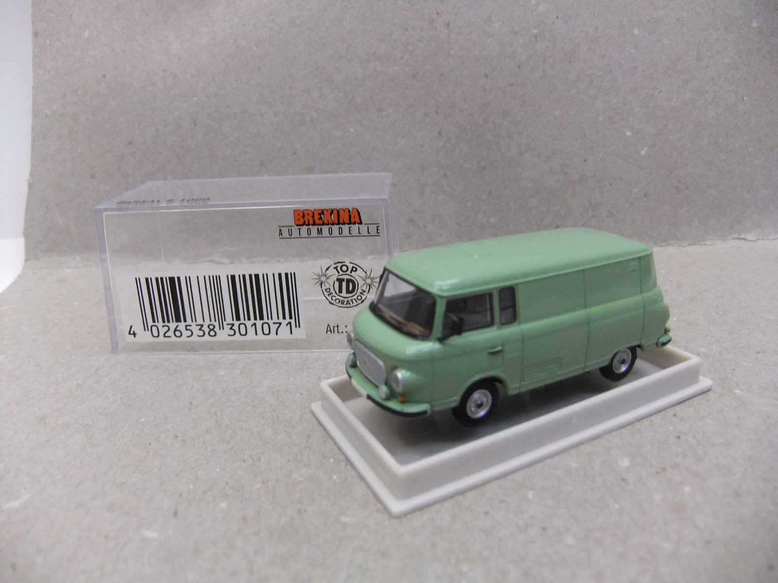 Brekina 30107 HO Barkas B1000 Kasten blassgrün – Bild 2