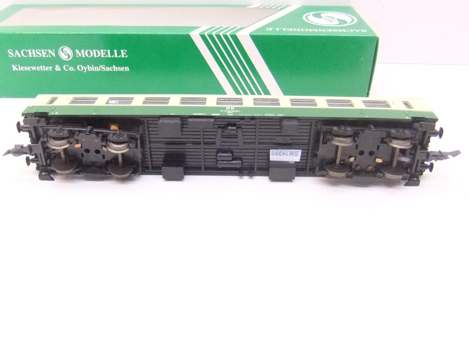 Sachsenmodelle 14368 HO 4-achs.Reko Sitzwagen Ep.IV mit Innenbeleuchtung – Bild 3