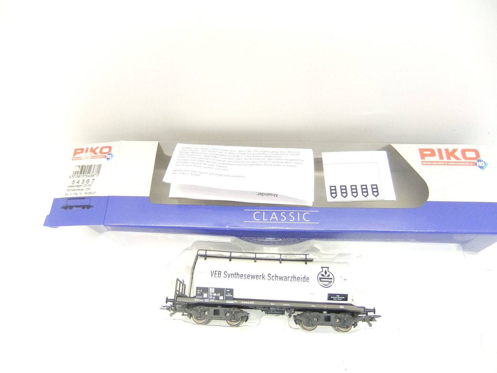Piko 54367 HO 4-achs. Kesselwagen DR Ep.III "VEB Synthesewerk Schwarzheide" – Bild 2
