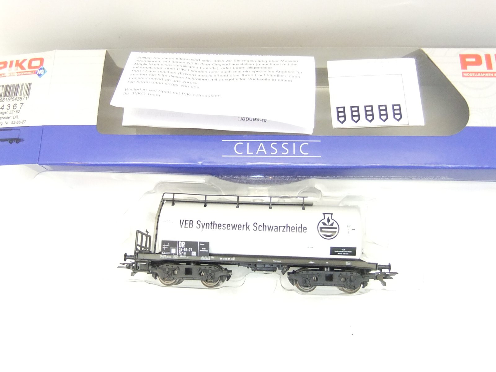 Piko 54367 HO 4-achs. Kesselwagen DR Ep.III "VEB Synthesewerk Schwarzheide"