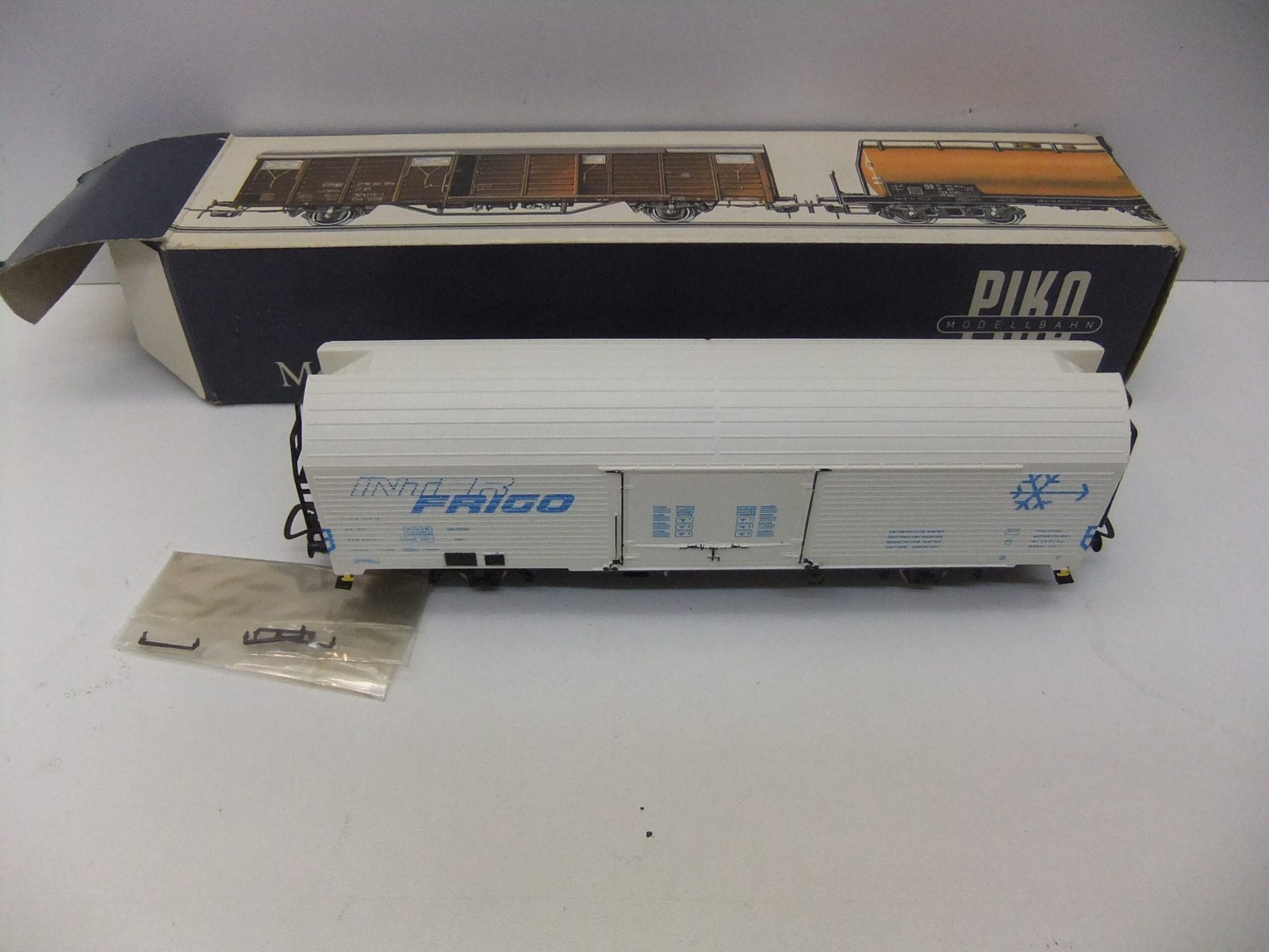 Piko HO 2-achs.Kühlwagen Bauart Ibbs DR Ep.IV – Bild 3