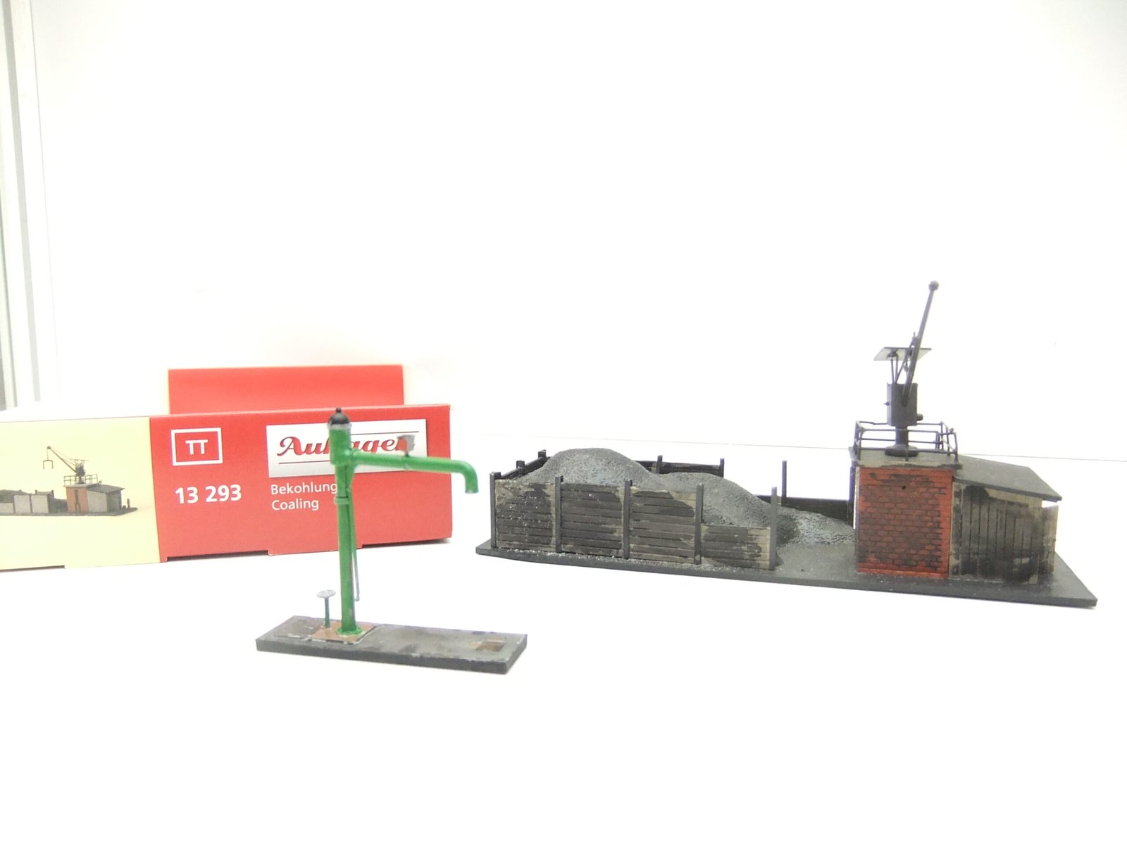 Auhagen 13293 TT Fertigmodell Bekohlung mit Wasserkran – Bild 4