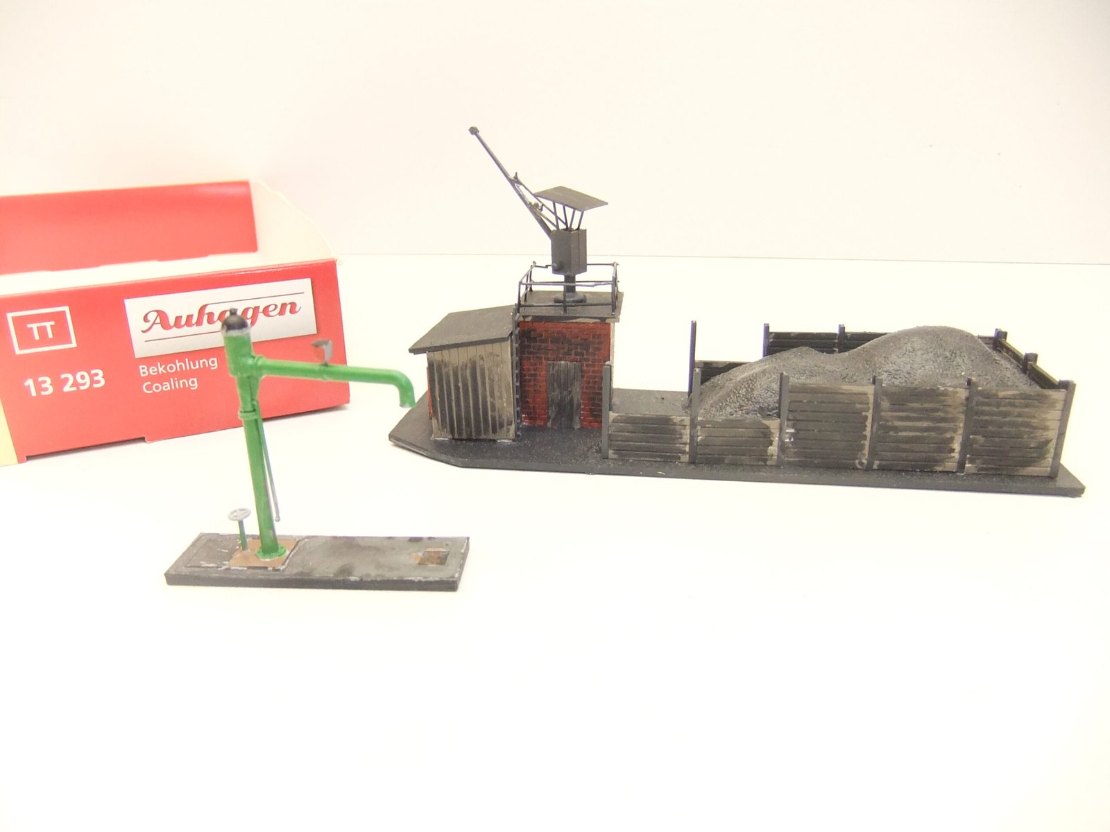 Auhagen 13293 TT Fertigmodell Bekohlung mit Wasserkran