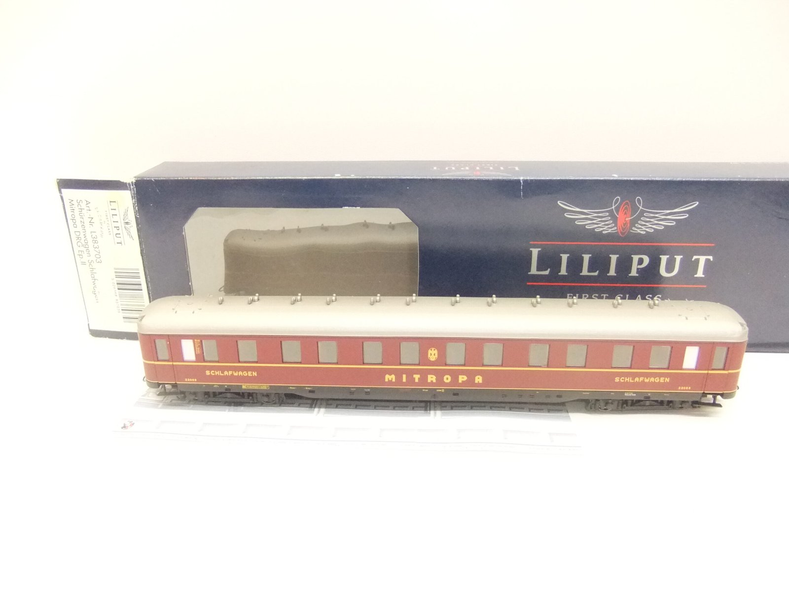 Liliput L383703 HO Schürzenschlafwagen "Mitropa" DRG Ep.II – Bild 3