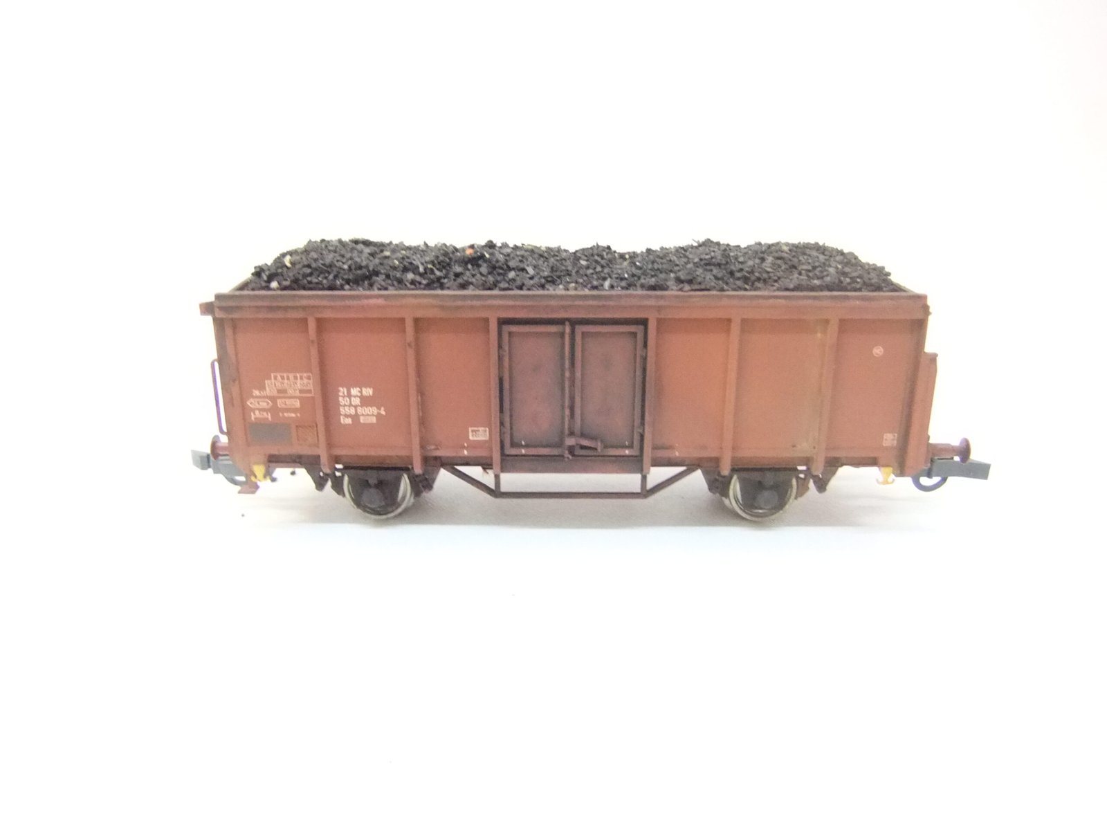 Ganzzug Braunkohle HO 2-achs. O-Wagen DR Ep.IV mit Ladegut Kohle