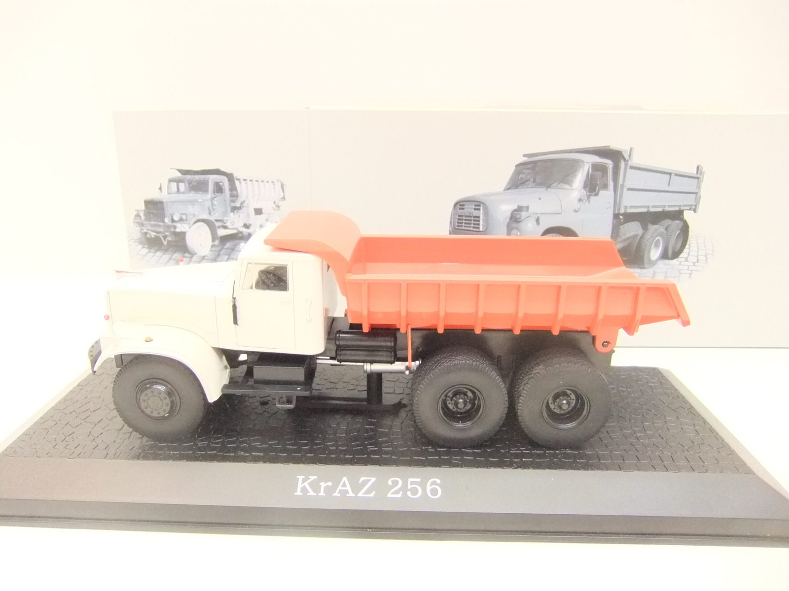 Atlas 1:43 Modellauto LKW KrAZ 256 Kipper