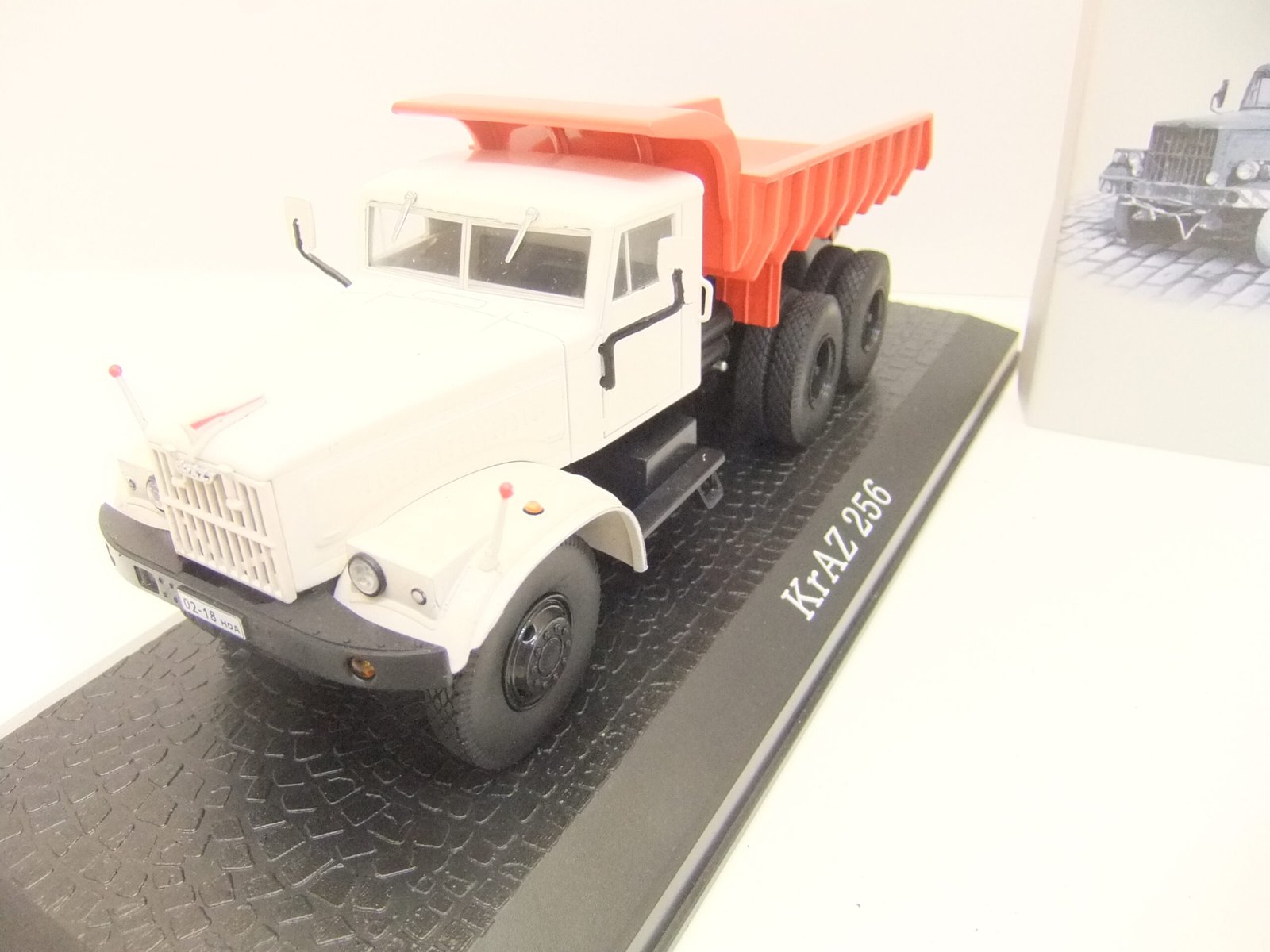 Atlas 1:43 Modellauto LKW KrAZ 256 Kipper – Bild 4