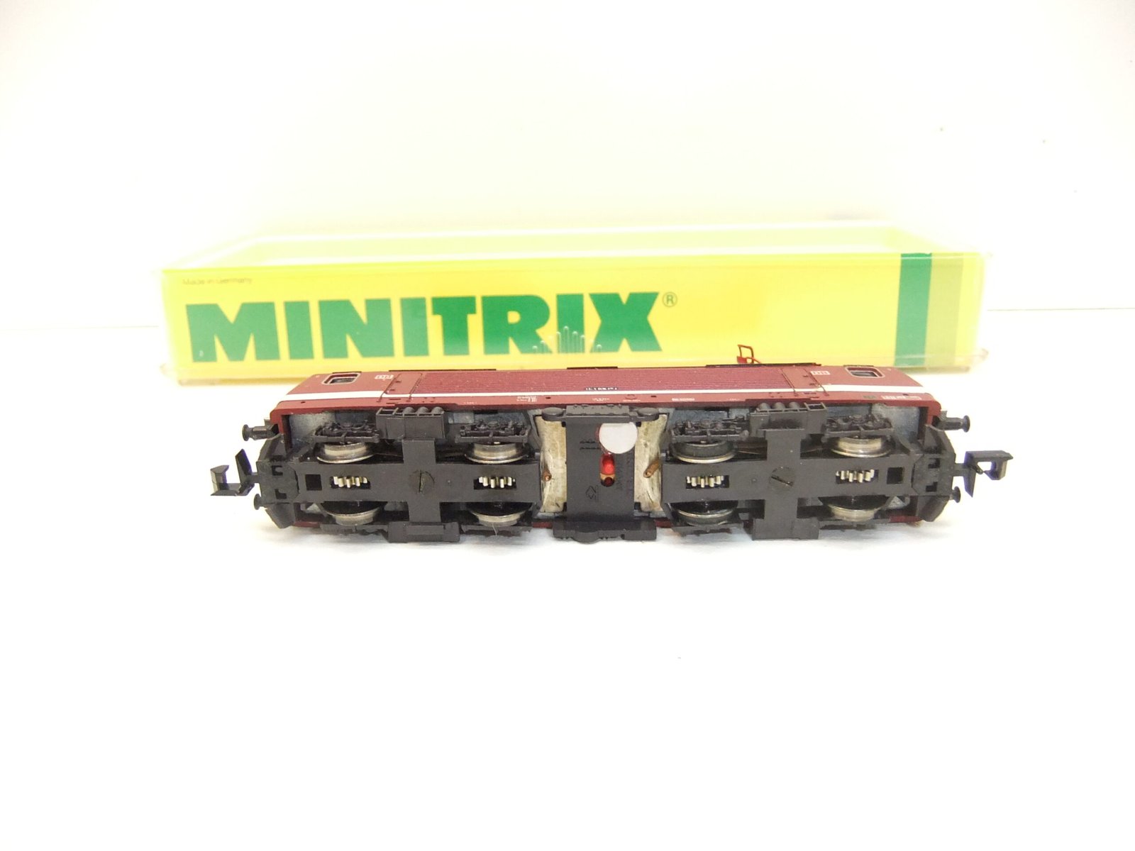 Minitrix 12857 N-Spur E-Lok BR 143 897-7 DB Ep.IV/V – Bild 4