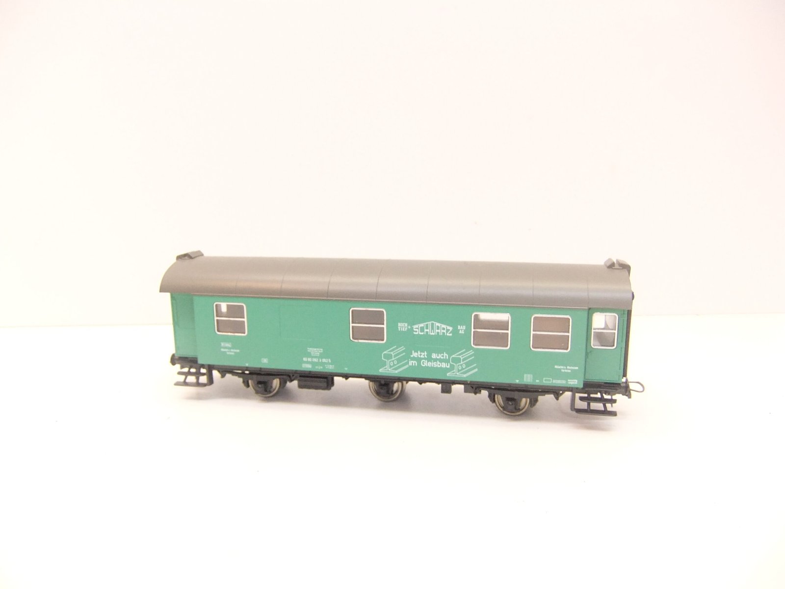 Roco 45416 HO 3-achs. Bauwagen der Firma Schwarz-Bau AG – Bild 2