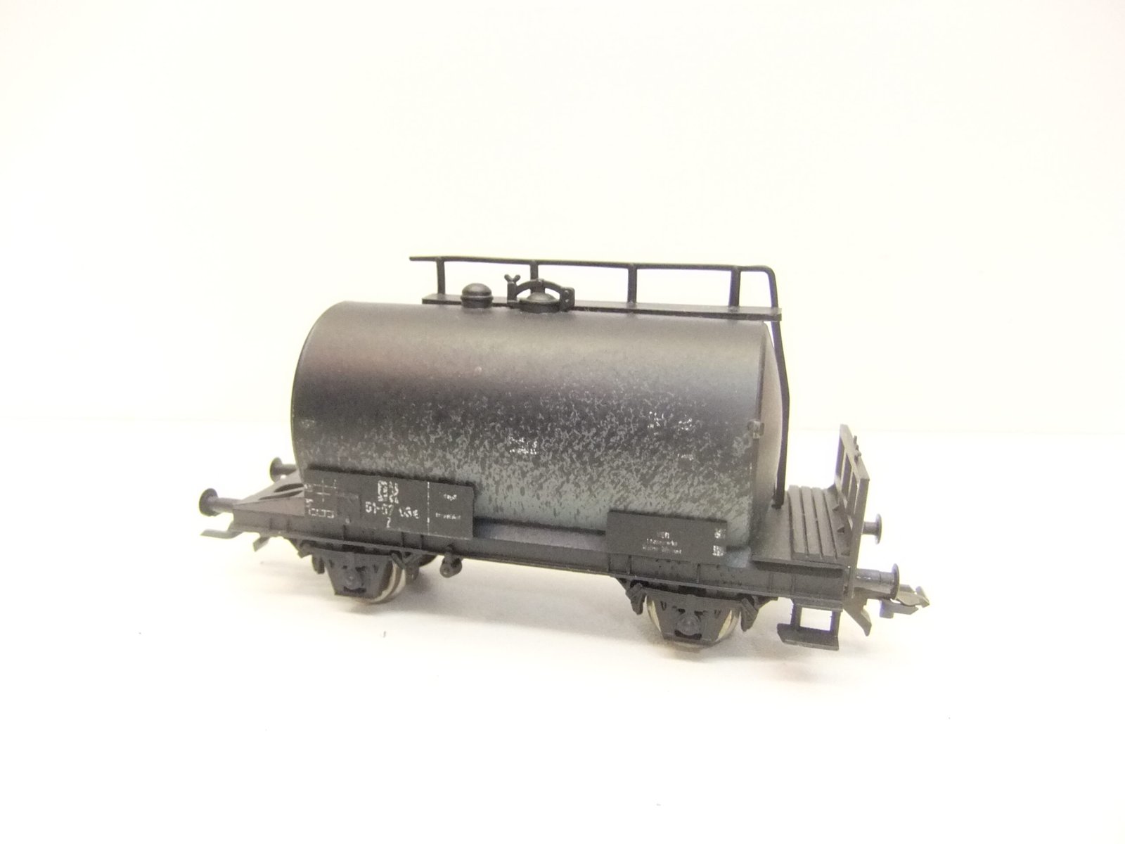 Ganzzug Tankwagen HO 2-achs. Kesselwagen DR mit Betriebsspuren – Bild 2