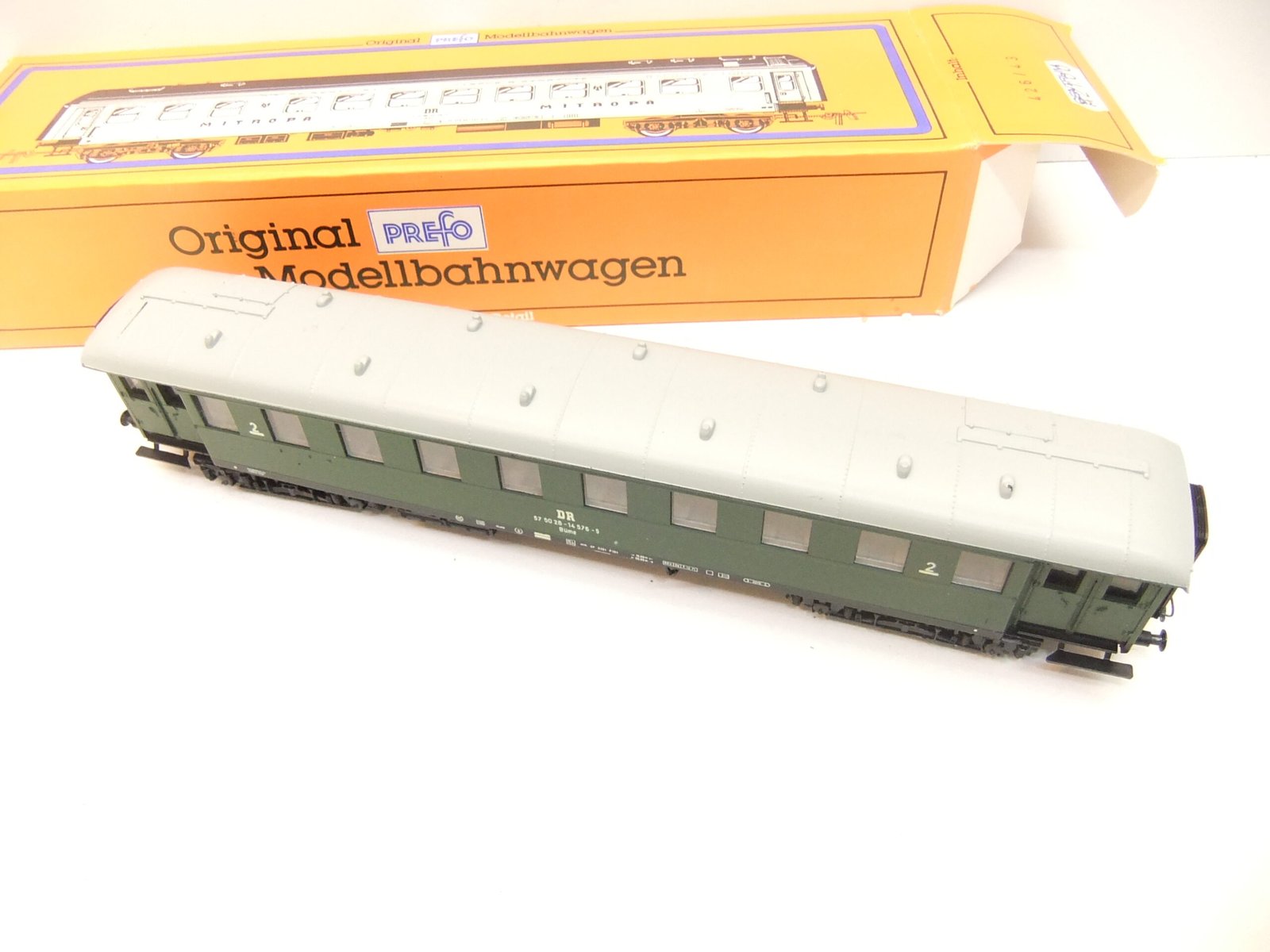 Piko/Schicht HO 4-achs. Eilzugwagen 2.Kl. DR Ep.IV – Bild 3
