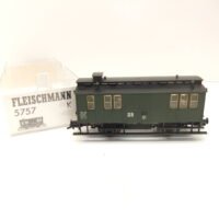 Fleischmann 5757K HO 2-achs. Abteilwagen PwPosti DR Ep.III