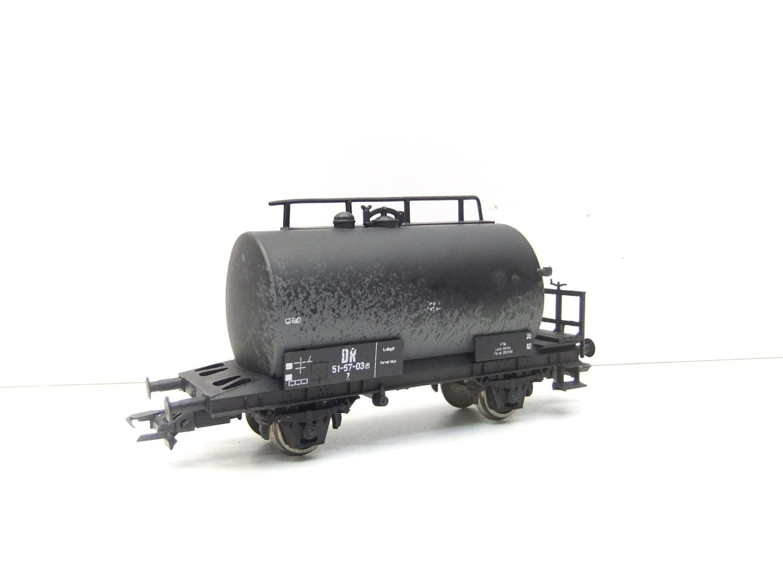 Ganzzug Tankwagen HO 2-achs. Kesselwagen DR mit Betriebsspuren – Bild 3