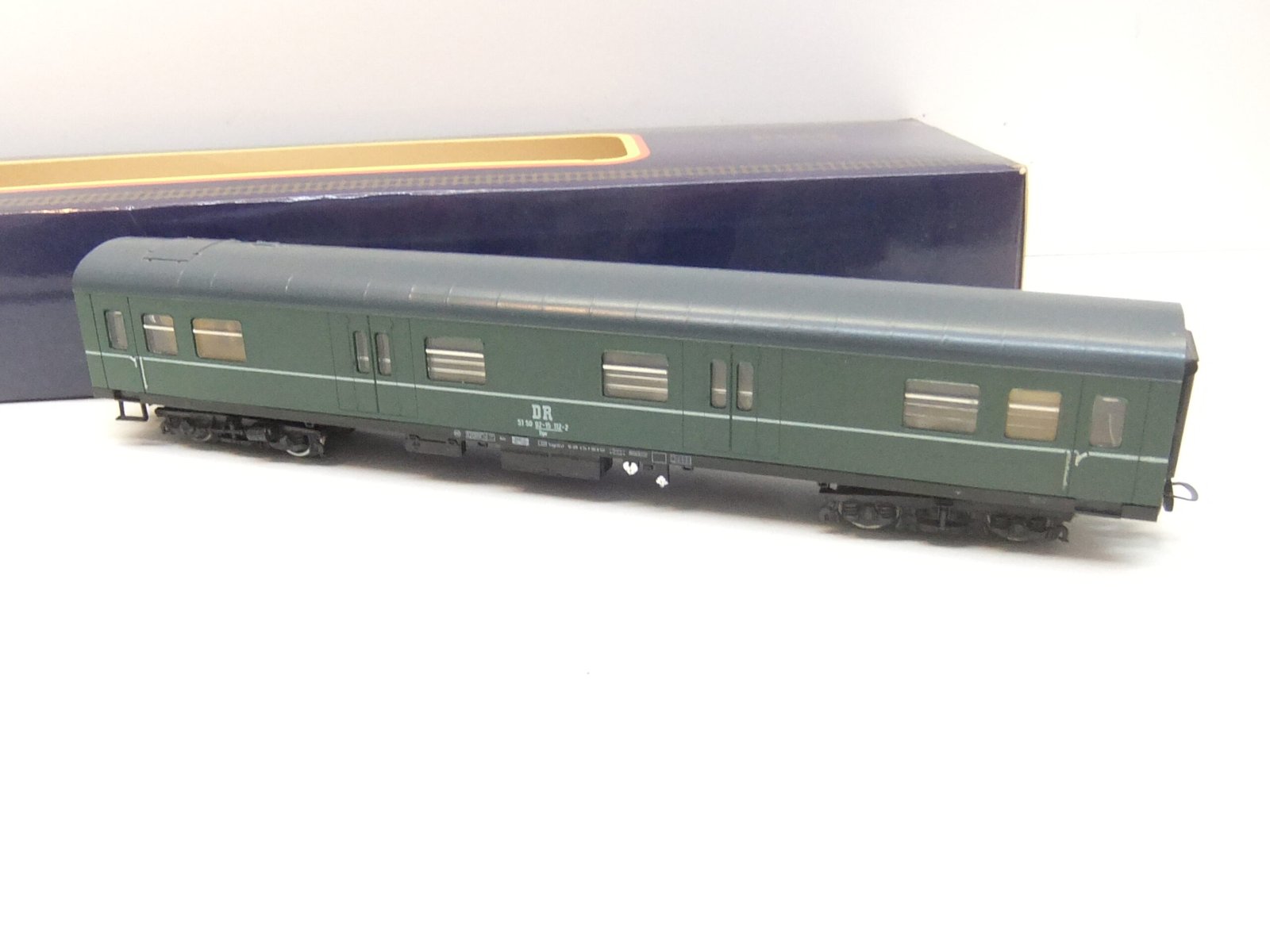 Piko HO 4-achs. Mod.Gepäckwagen DR Ep.IV mit KK – Bild 2