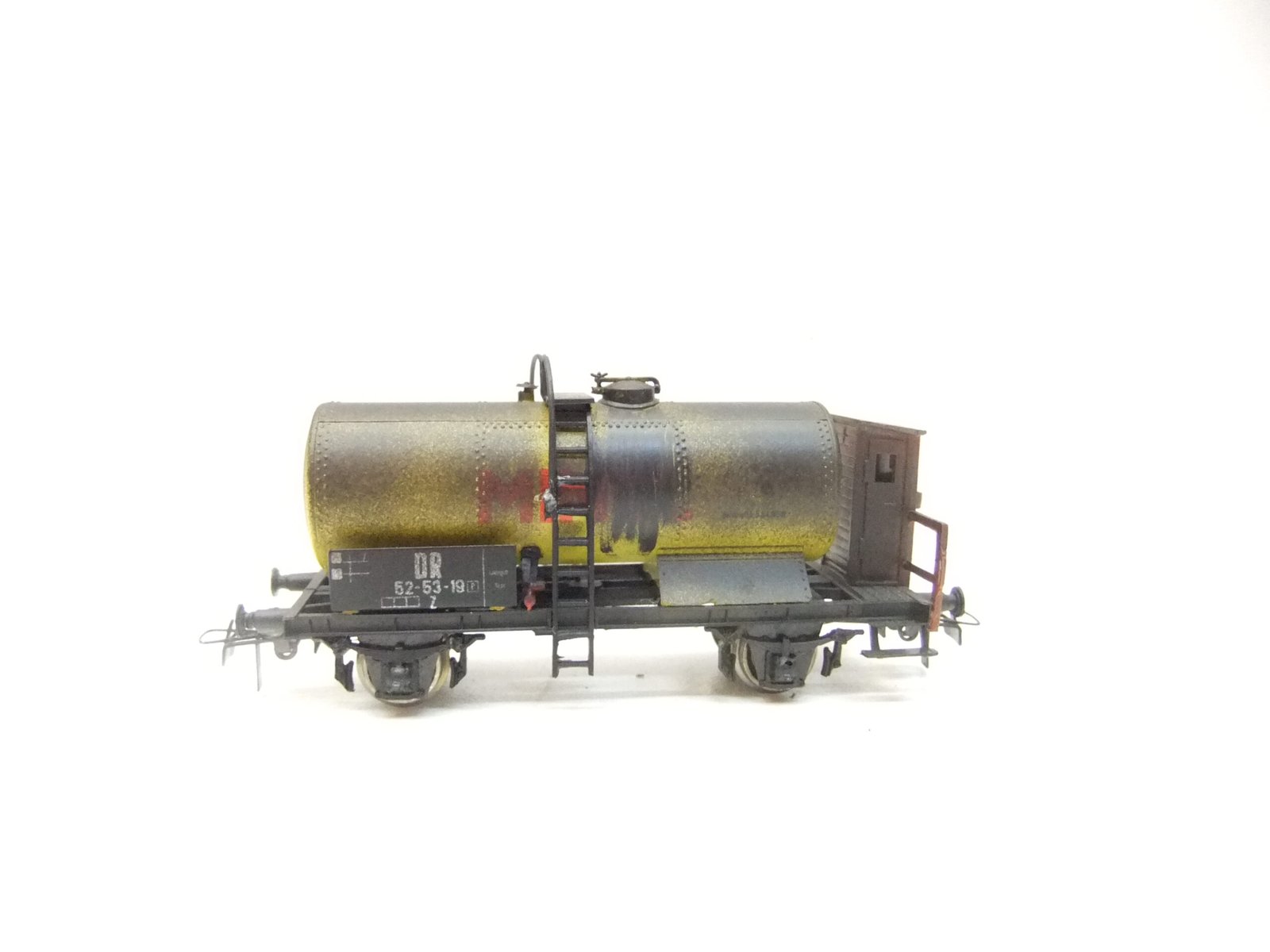 Ganzzug Tankwagen HO 2-achs. Kesselwagen mit Bh DR Ep.III "Minol" mit Betriebsspuren – Bild 2
