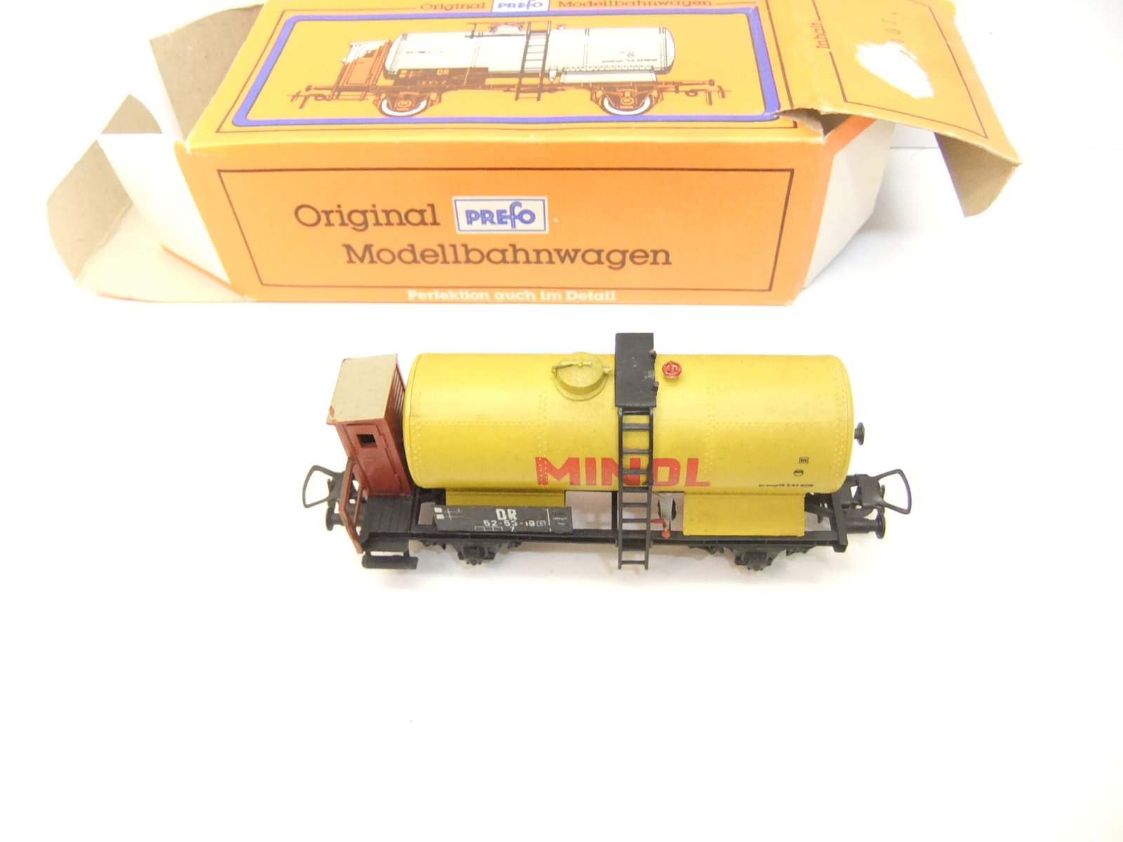 Piko/Prefo HO 2achs. Kesselwagen DR Ep.III "Minol" – Bild 2