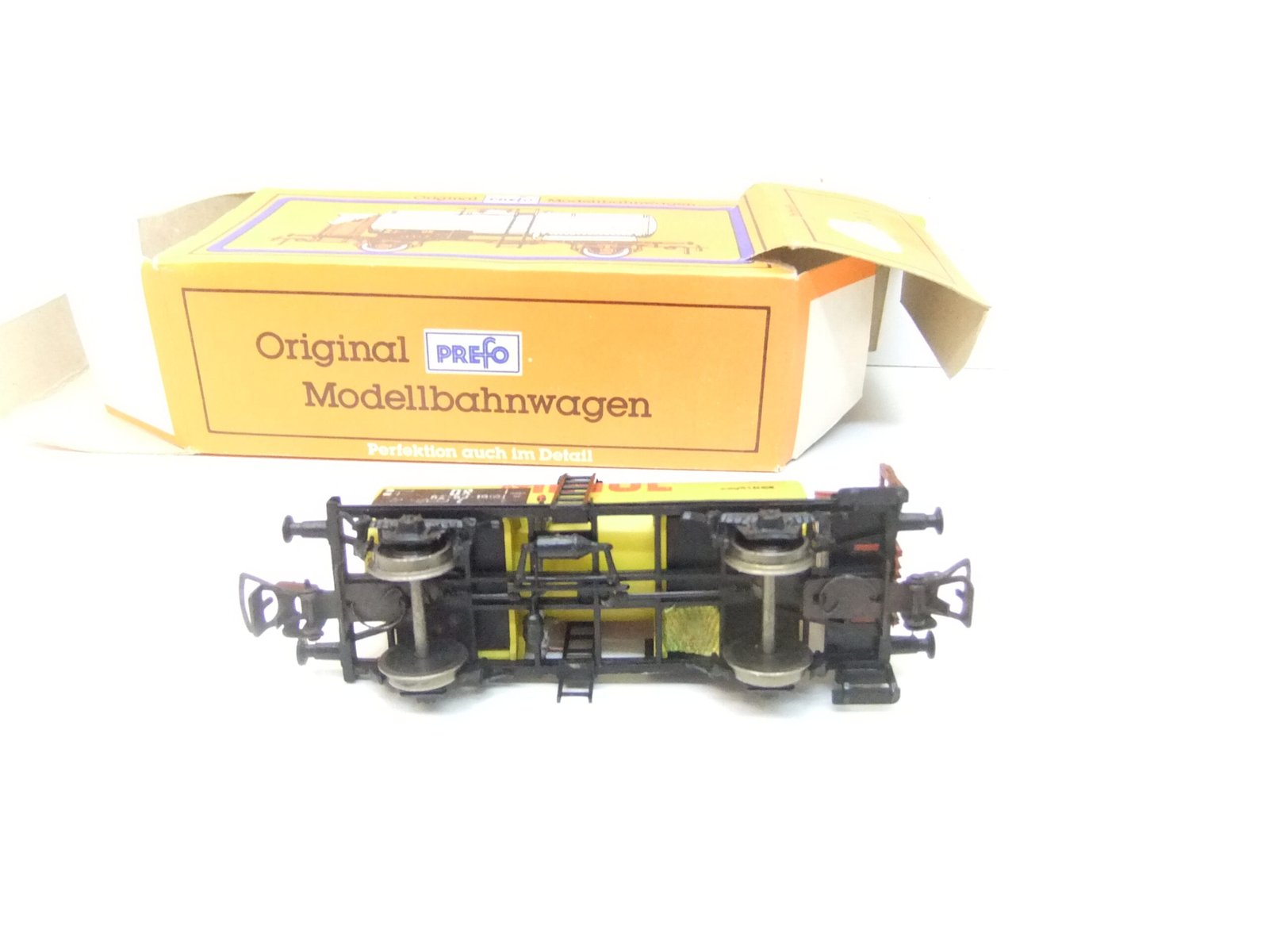 Piko/Prefo HO 2achs. Kesselwagen DR Ep.III "Minol" – Bild 4