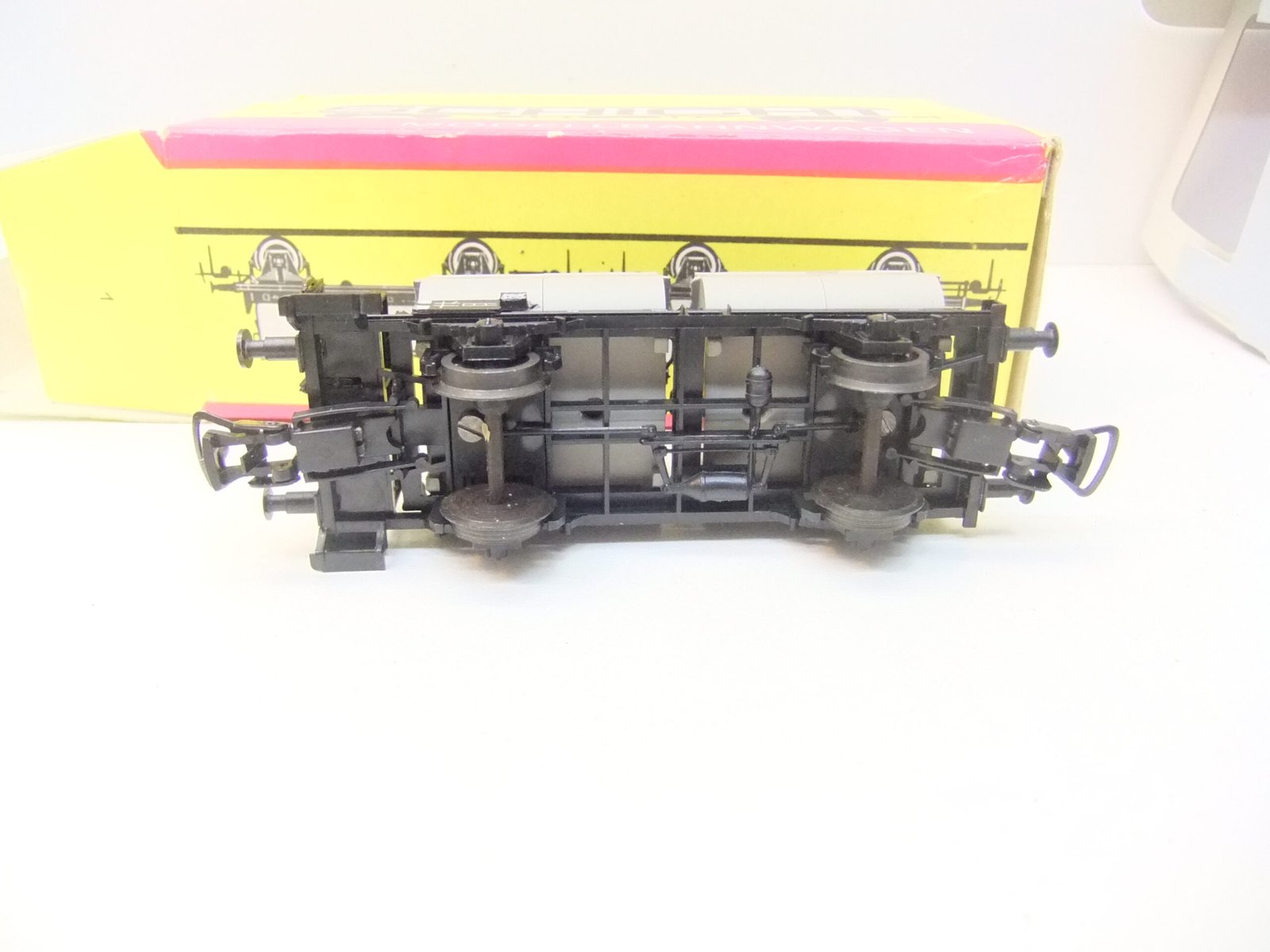 Piko/Prefo HO 2-achs.Kalkkübelwagen DR Ep.IV – Bild 4