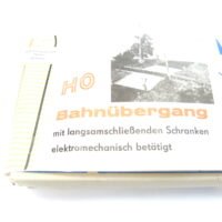 Modellbahn-Zubehör Glauchau  HO Bahnübergang mit langsam schließenden Schranken